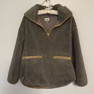 Tuckernuck Olive Rhodes Shearling Quarter Zip. Size: XS